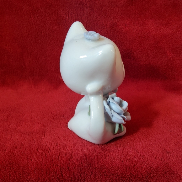 Vintage Porcelain Kitten With Flowers Collectible Kitschy Cat - Picture 4 of 8